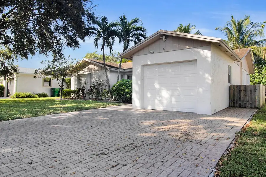2440 NW 98th Ln, Coral Springs, FL 33065 - Image #2