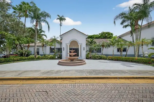 2640 S University Dr #129, Davie, FL 33328