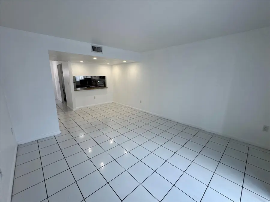 2710 W 76th St #207, Hialeah, FL 33016 - Image #3
