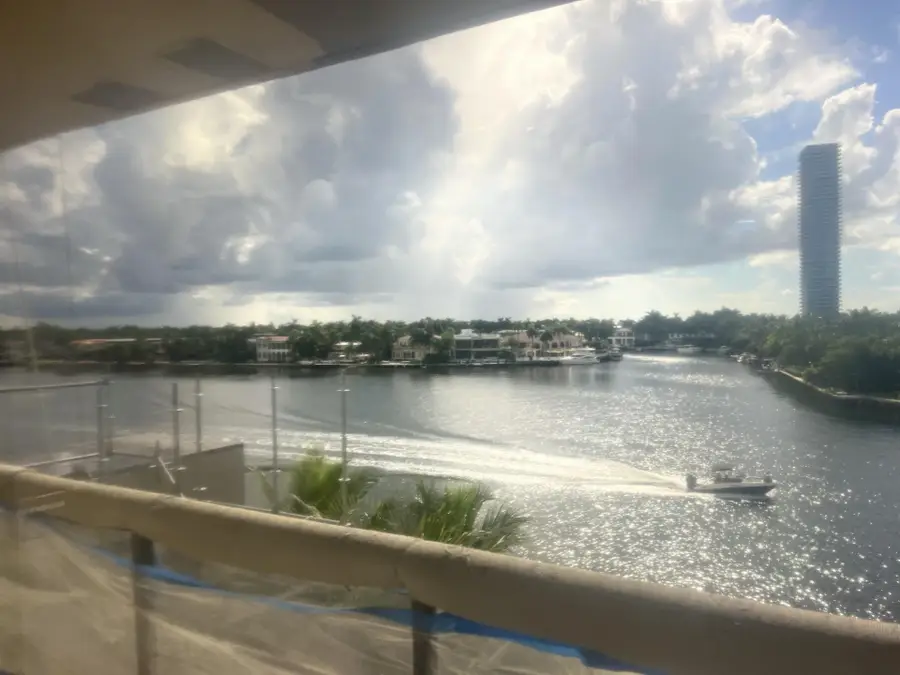 19667 Turnberry Way #4J, Miami, FL 33180 - Image #2