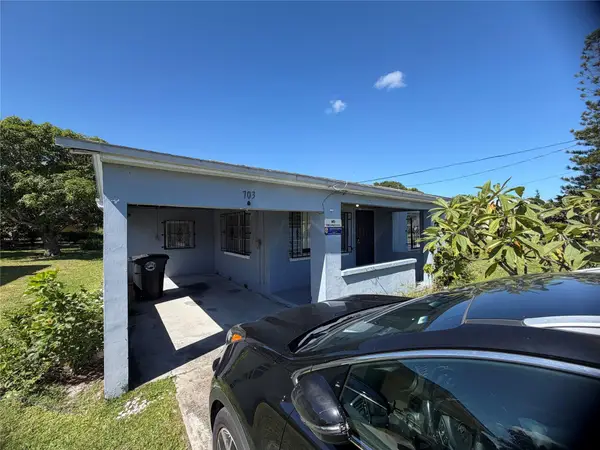 703 N 17th St, Fort Pierce, FL 34950