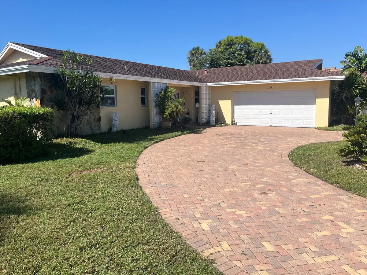 5728 S Bayberry Ln, Tamarac, FL 33319 - Image #1