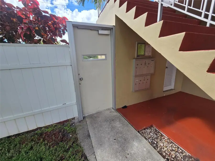 305 NE 16th Street #B7, Fort Lauderdale, FL 33304 - Image #3