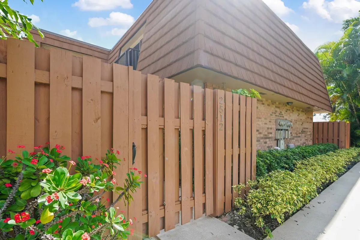 2512 Camelot Ct, Cooper City, FL 33026 - Image #1