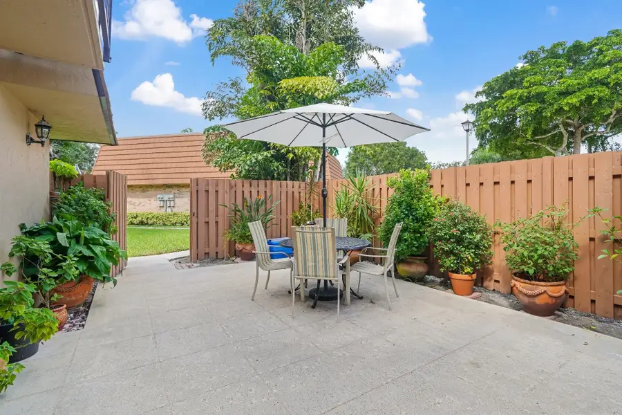 2512 Camelot Ct, Cooper City, FL 33026 - Image #2