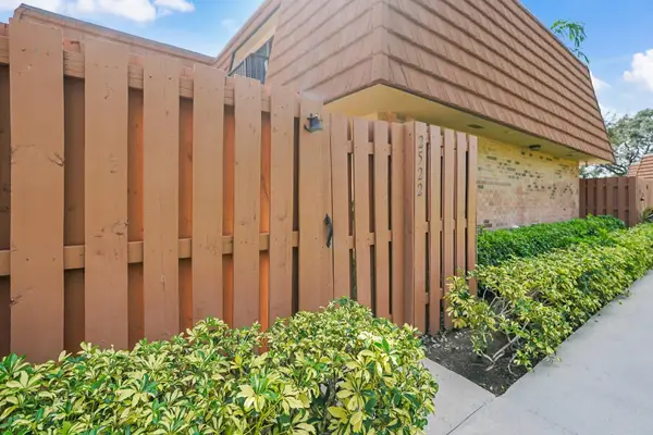 2522 Camelot Ct, Cooper City, FL 33026-3649