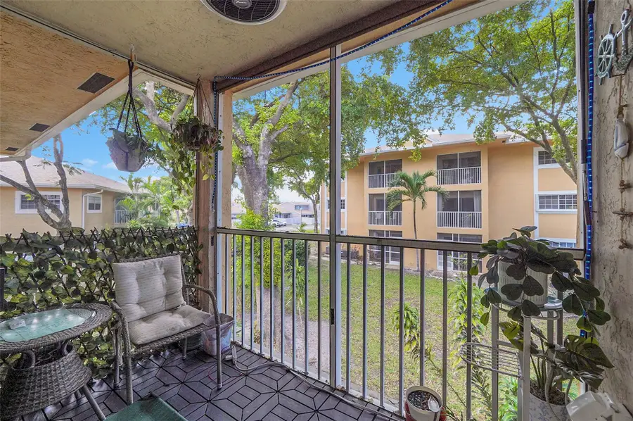 441 SE 10th St #D206, Dania Beach, FL 33004 - Image #2