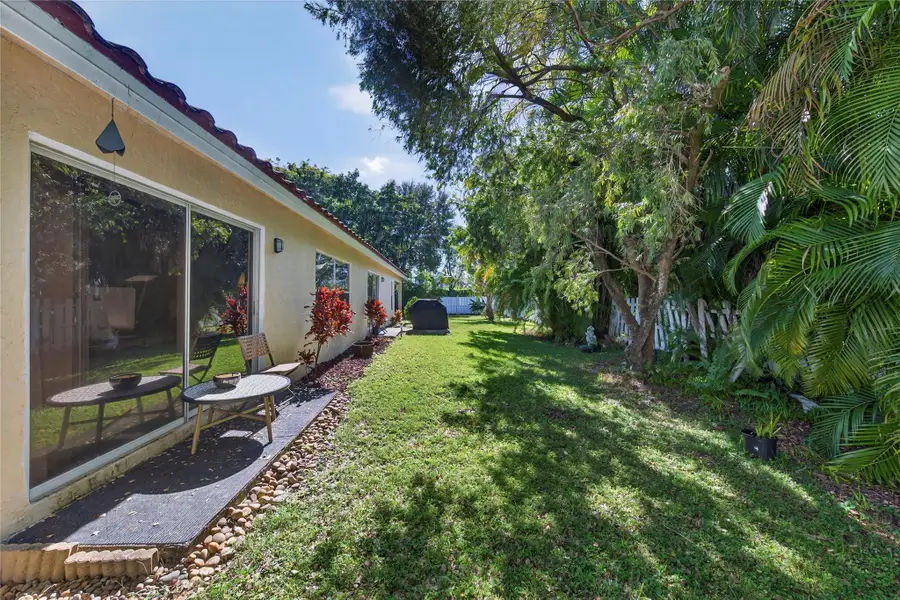9532 NW 9th Ct, Plantation, FL 33324 - Image #3
