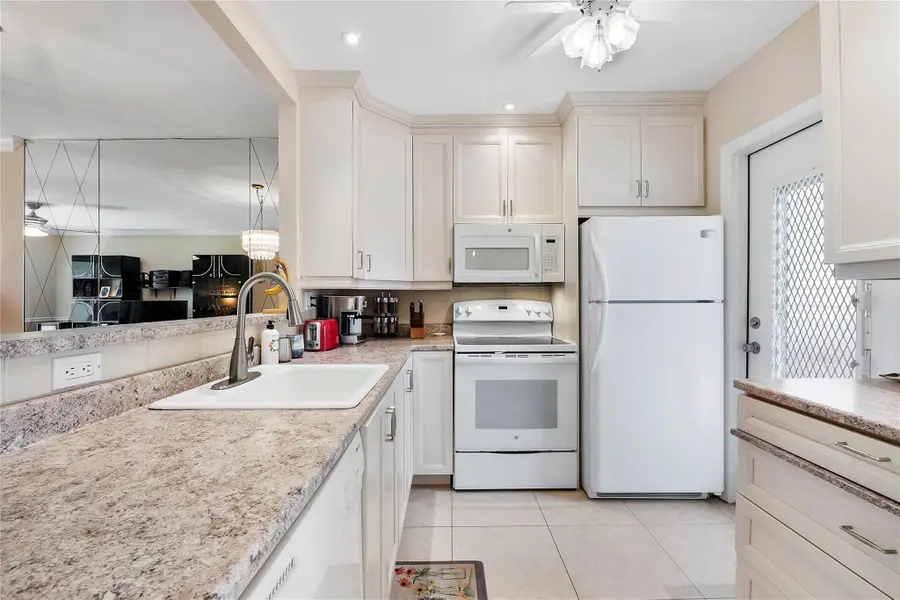 3405 NW 48th Ave #401, Lauderdale Lakes, FL 33319 - Image #3