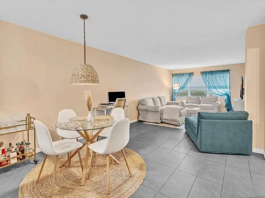 2555 NE 11th Street #610, Fort Lauderdale, FL 33304 - Image #2