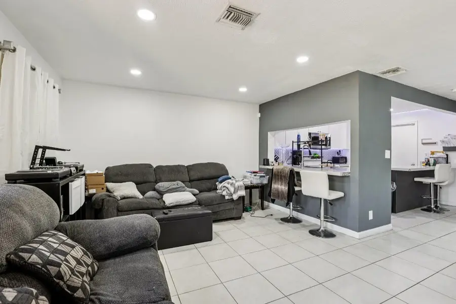 5843 Woodlands Boulevard #5843, Tamarac, FL 33319 - Image #3