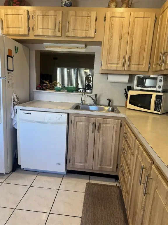 3940 NW 42 Avenue #315, Lauderdale Lakes, FL 33319 - Image #3