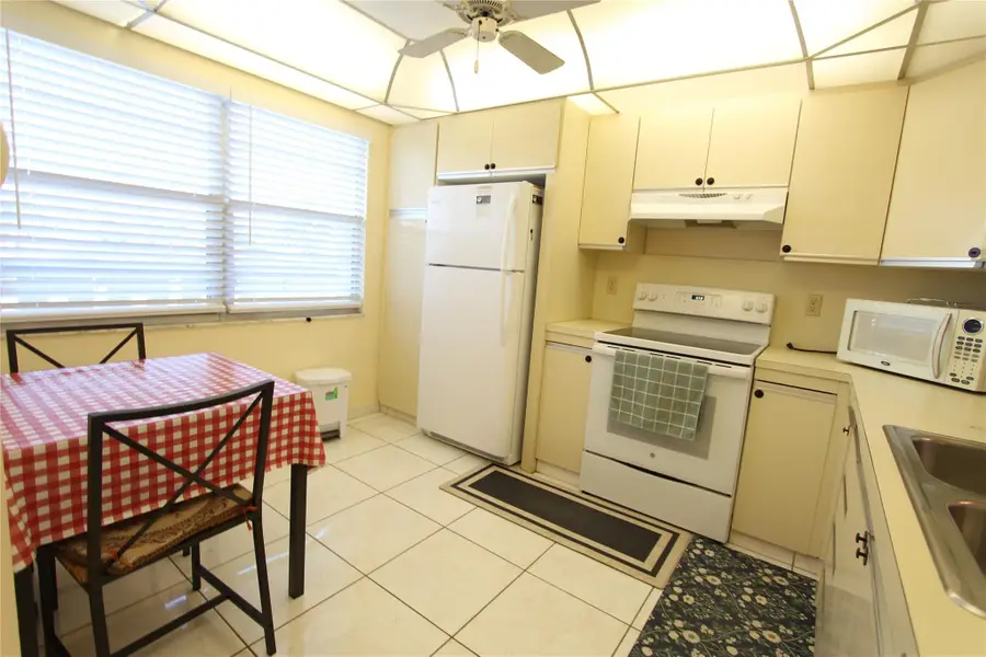 3201 Portofino Pt #E3, Coconut Creek, FL 33066 - Image #2