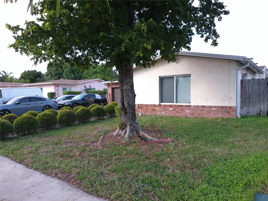 6561 SW 9th Pl, North Lauderdale, FL 33068 - Image #2