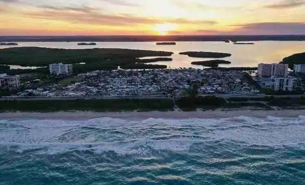 877 Pirates Cove Ln, Fort Pierce, FL 34949