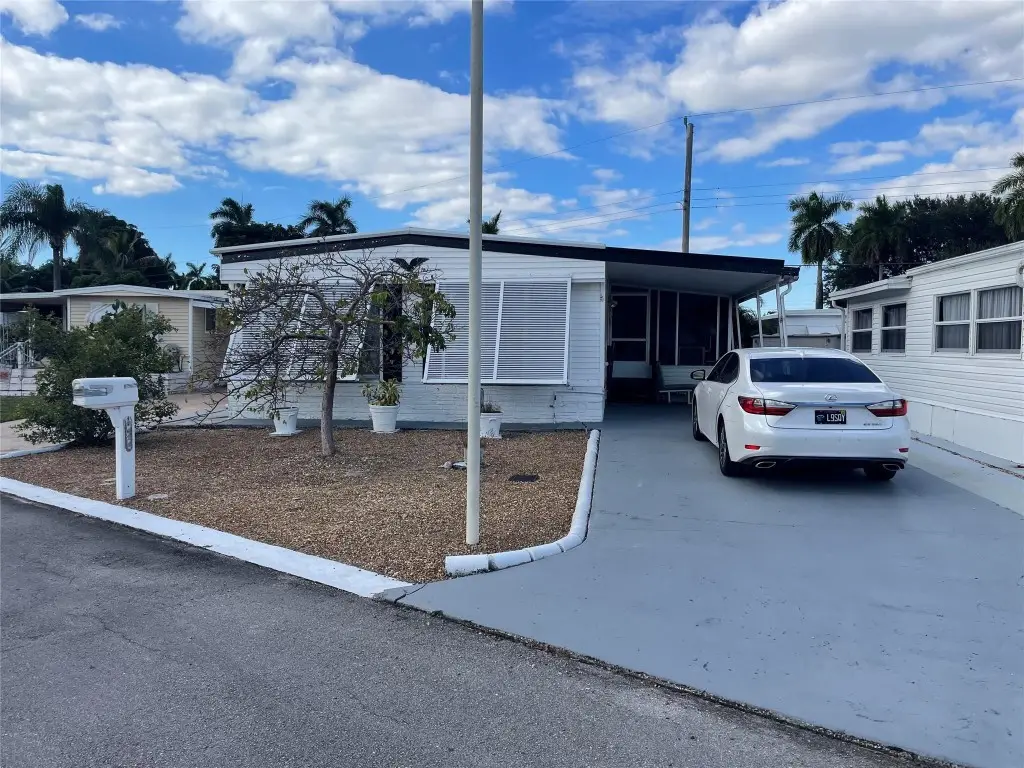 8621 SW 18th Court, Davie, FL 33324 - Image #1