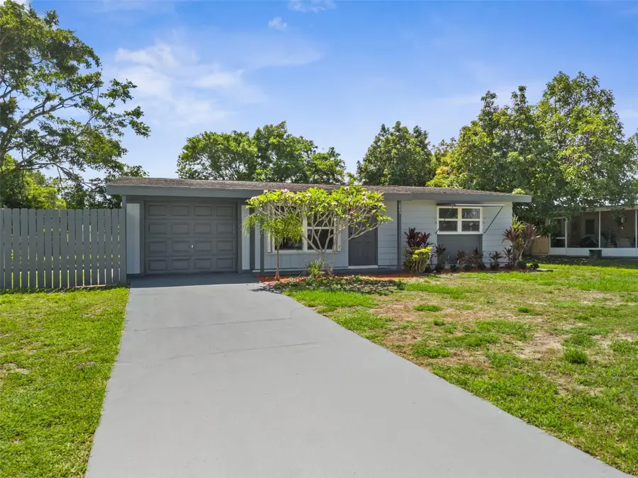 845 SE Airoso Blvd, Port Saint Lucie, FL 34983 - Image #2