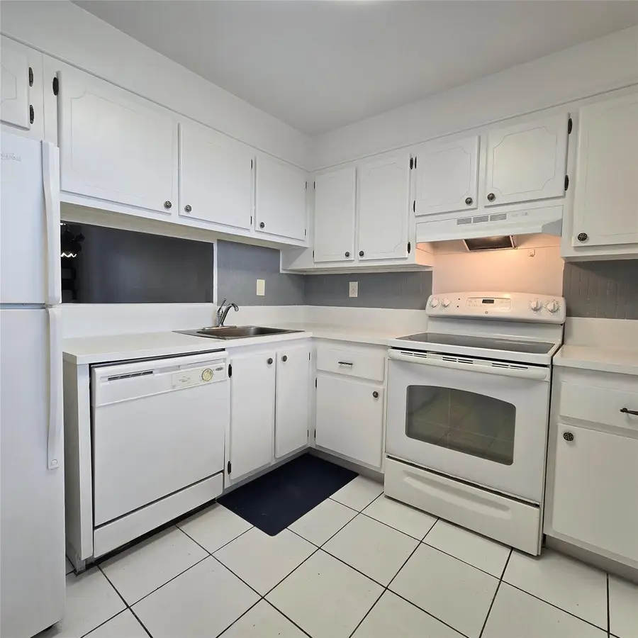 4898 NW 29th Ct #412, Lauderdale Lakes, FL 33313 - Image #3