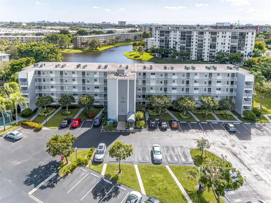 2222 N Cypress Bend Dr #201, Pompano Beach, FL 33069 - Image #2