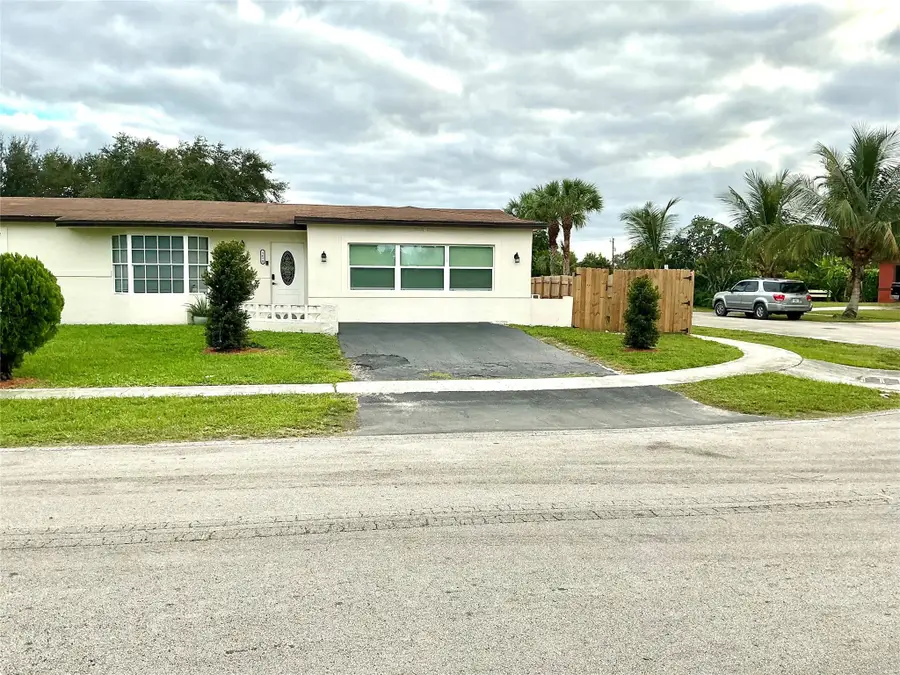 3470 NW 39th St, Lauderdale Lakes, FL 33309 - Image #2