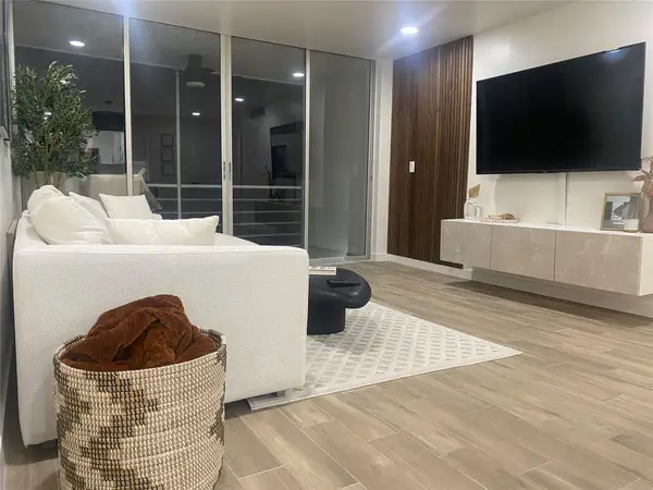 9471 Evergreen Pl #301, Davie, FL 33324