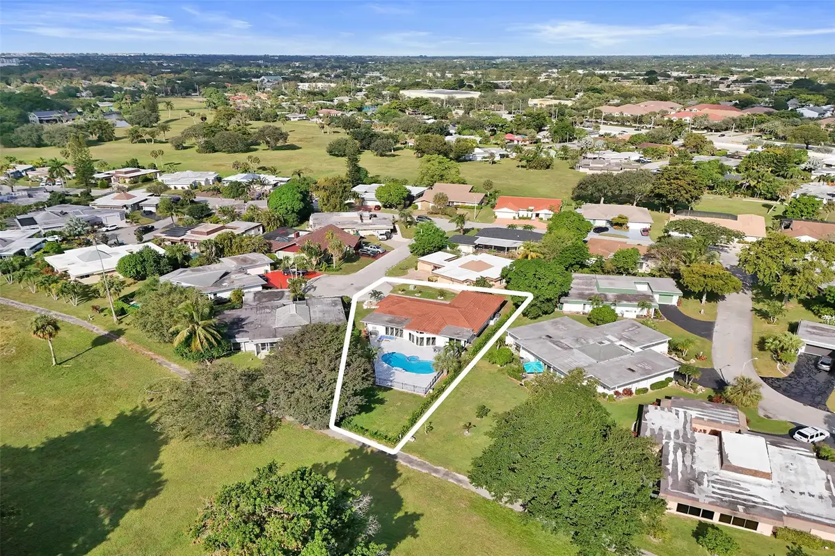 5903 Breadfruit Cir, Tamarac, FL 33319 - Image #1