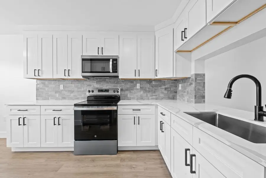 4734 Lucerne Lakes Boulevard #303, Lake Worth, FL 33467 - Image #2