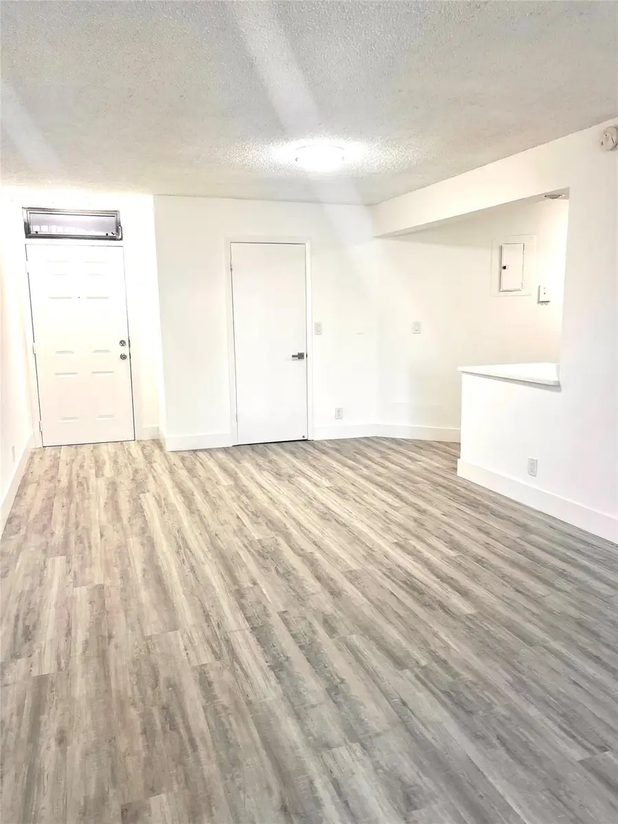 214 Lake Pointe Dr #103, Oakland Park, FL 33309 - Image #2