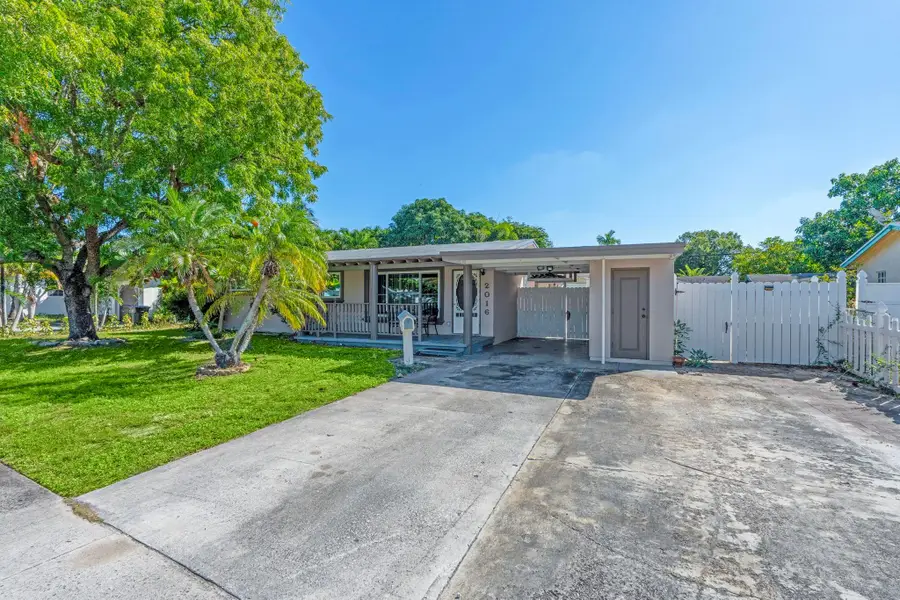 2016 SW 37th Ave, Fort Lauderdale, FL 33312 - Image #2