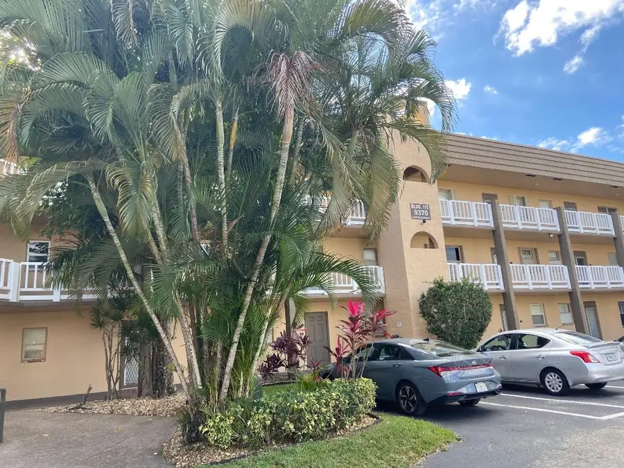 9370 Sunrise Lakes Boulevard #105, Sunrise, FL 33322 - Image #3