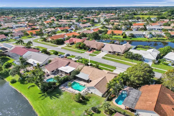 9215 Sun Pointe Dr, Boynton Beach, FL 33437