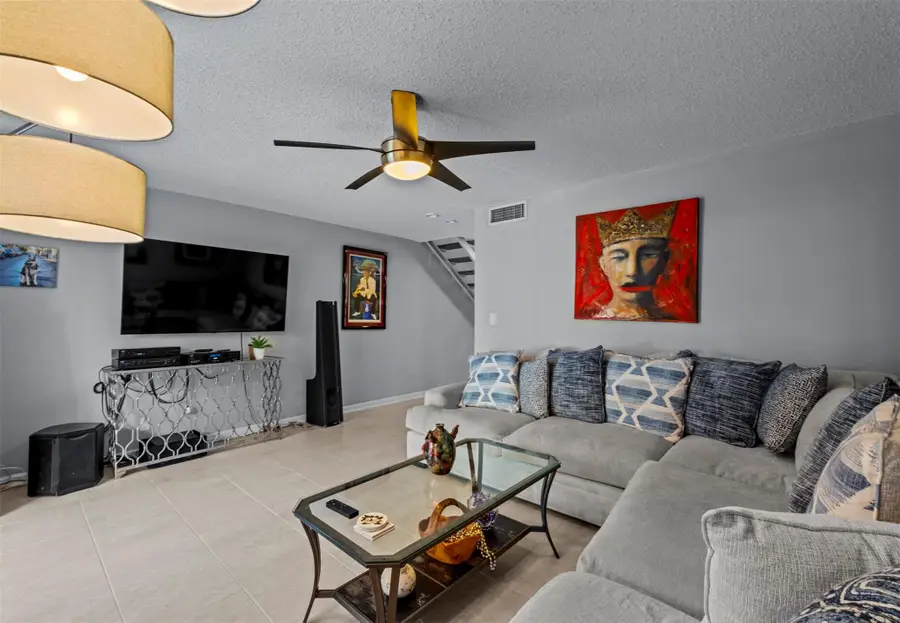 653 Cypress Ln #21B, Fort Lauderdale, FL 33305 - Image #3