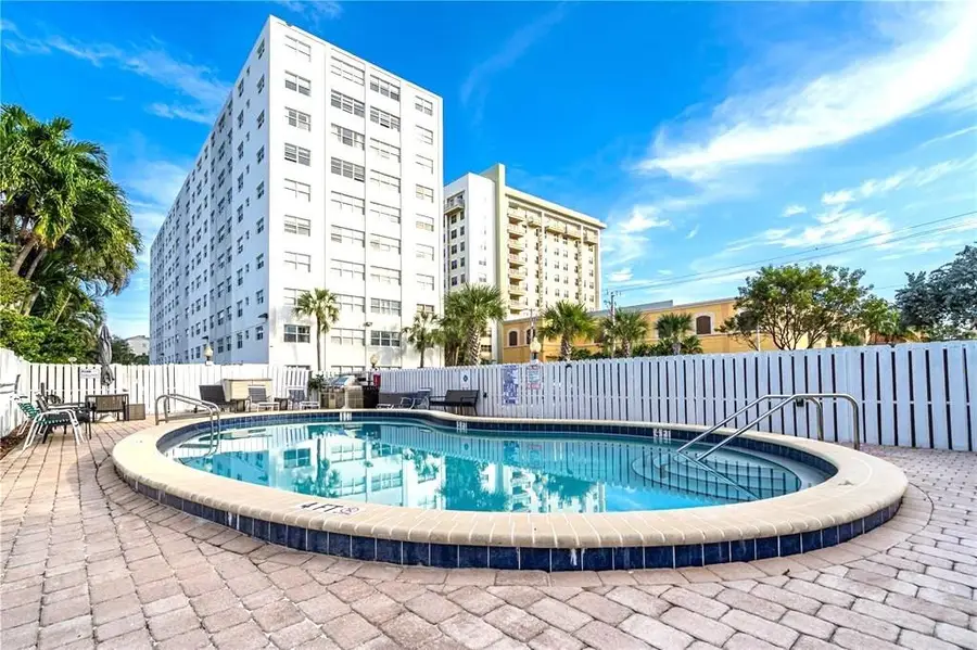 2555 NE 11th Street #402, Fort Lauderdale, FL 33304 - Image #2