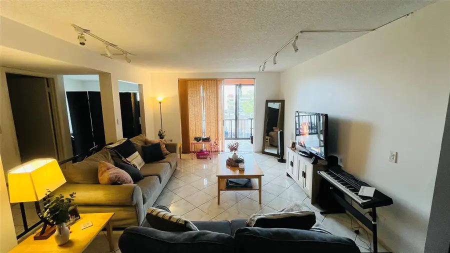 3650 Inverrary Dr #3T, Lauderhill, FL 33319 - Image #3