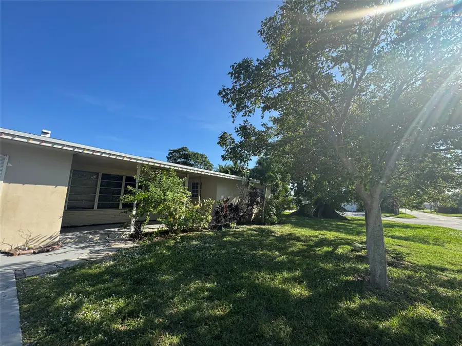 160 SE 15th Ave, Pompano Beach, FL 33060 - Image #2