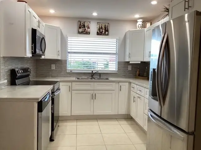 9481 Sunrise Lakes Blvd #303, Sunrise, FL 33322 - Image #2