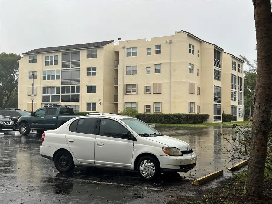 2871 Somerset Drive #105, Lauderdale Lakes, FL 33311 - Image #2