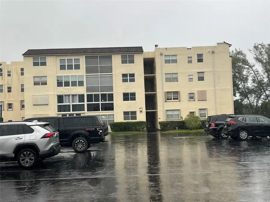 2871 Somerset Drive #105, Lauderdale Lakes, FL 33311 - Image #3