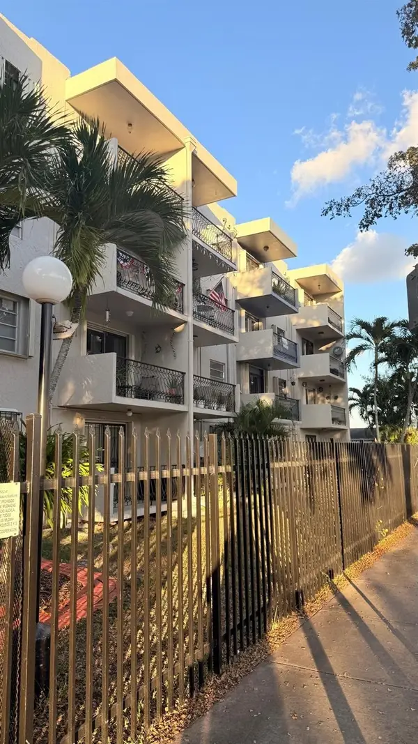 3181 SW 13th St #114, Miami, FL 33145