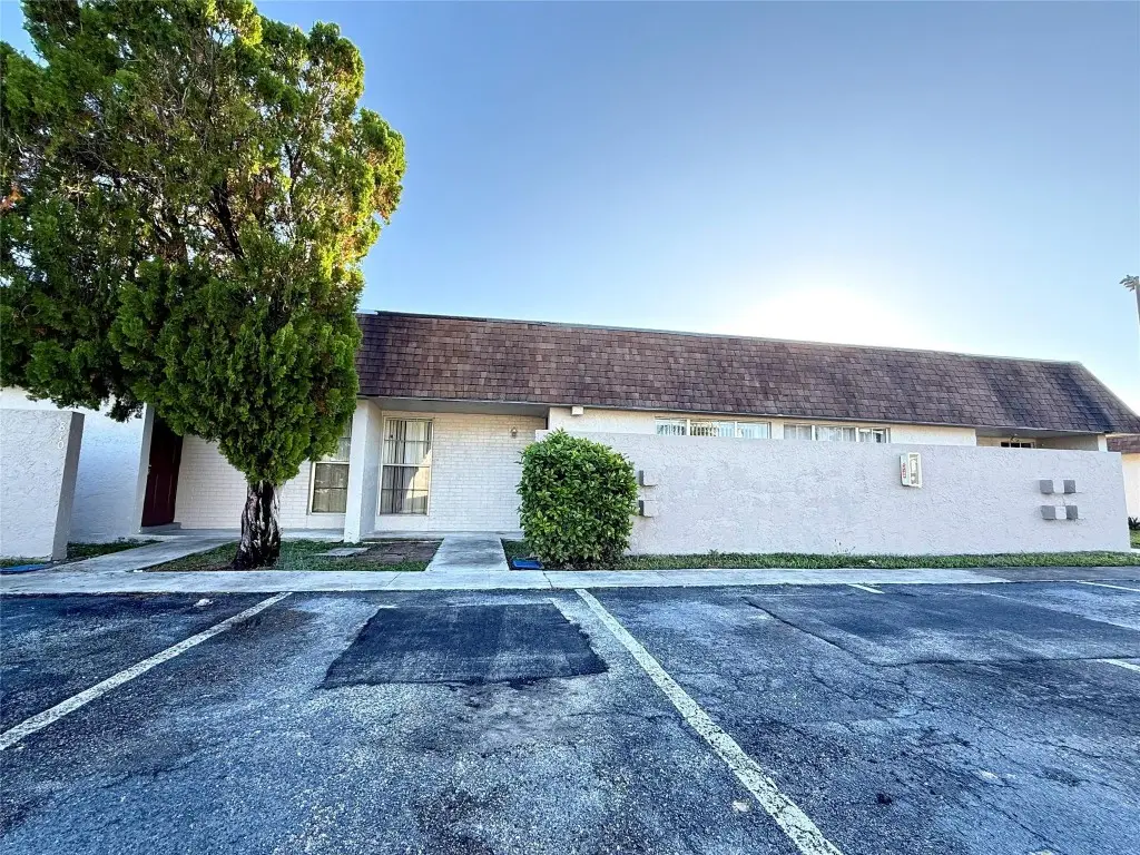 812 SW 73 Avenue #8, North Lauderdale, FL 33068 - Image #1