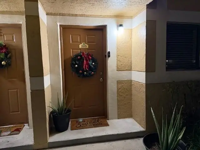 223 E Palm Cir E #223, Pembroke Pines, FL 33025 - Image #2