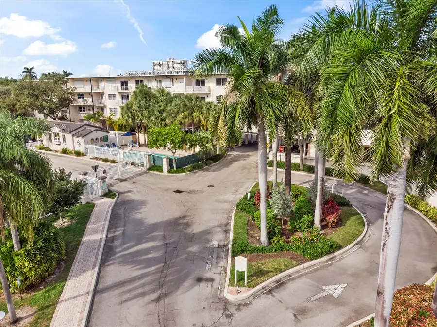 1900 Oceanwalk Ln #136, Lauderdale By The Sea, FL 33062 - Image #3