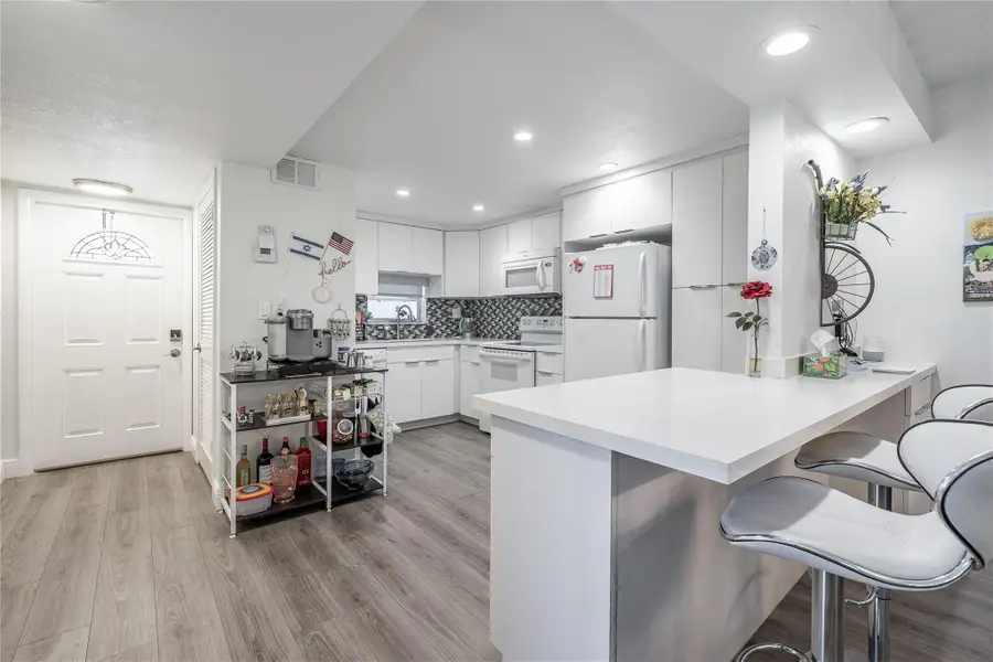 8901 S Hollybrook Blvd #201, Pembroke Pines, FL 33025 - Image #3