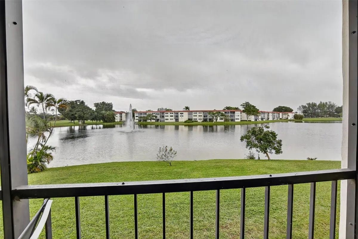 9623 S Hollybrook Lake Dr #204, Pembroke Pines, FL 33025 - Image #1