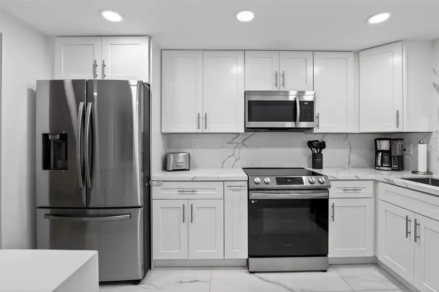 9623 S Hollybrook Lake Dr #204, Pembroke Pines, FL 33025 - Image #2