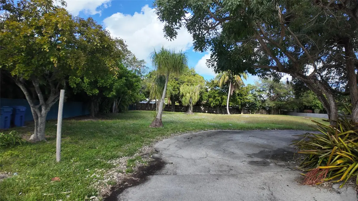 935 NE 34th Ct, Oakland Park, FL 33334 - Image #1
