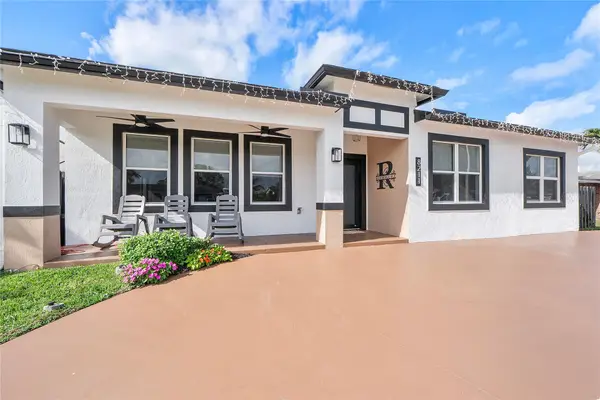 8211 NW 74th Ave, Tamarac, FL 33321