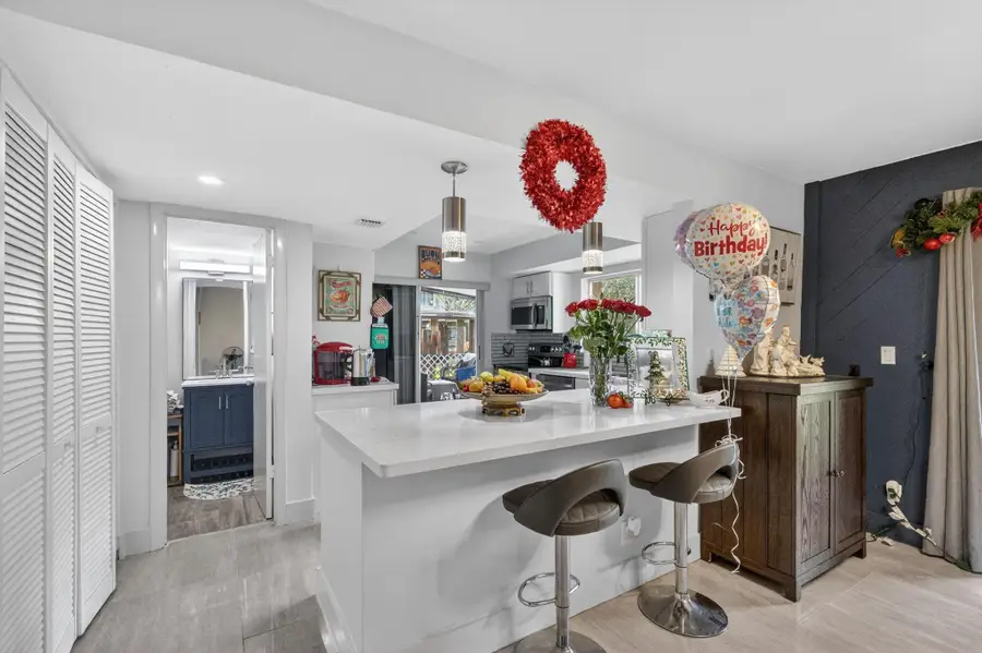 209 Wimbledon Lake Dr #209, Plantation, FL 33324 - Image #3