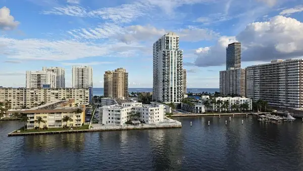 121 Golden Isles Dr #904, Hallandale Beach, FL 33009