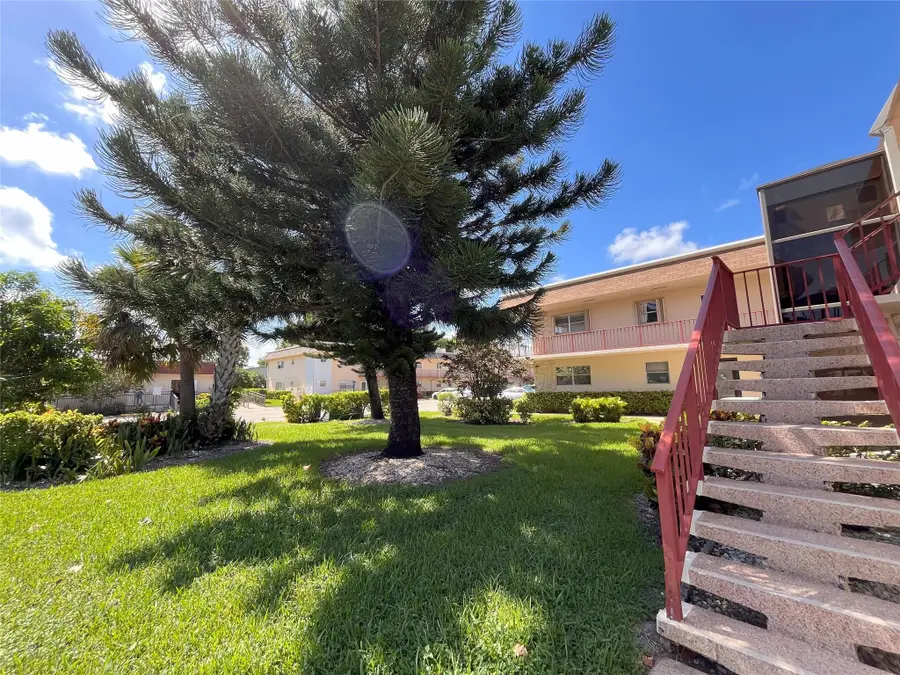 212 Oxford 400 #212, West Palm Beach, FL 33417 - Image #2